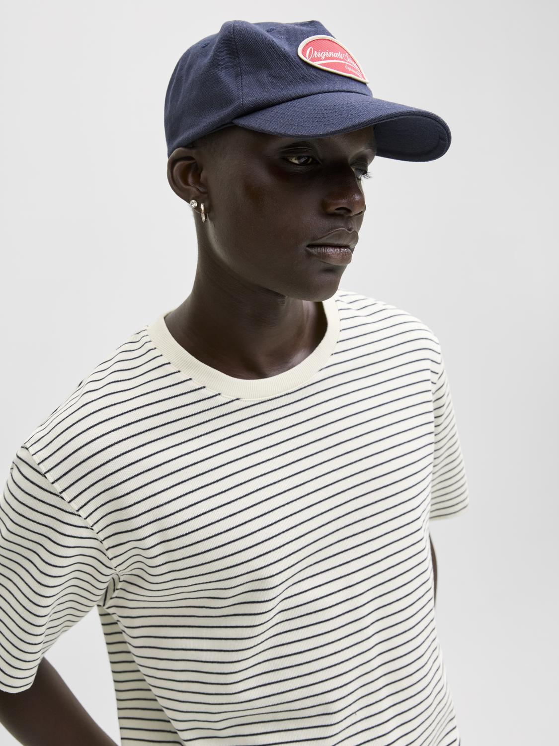 model_shot-creative